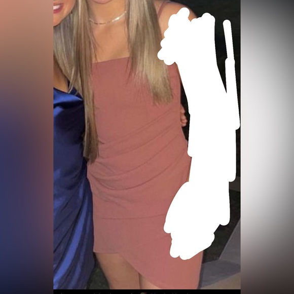 Short Dress. Perfect for formal occasions and homecomings. - Picture 2 of 3